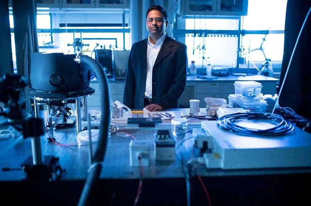 再也不用「擠牙膏」，高露潔換上的「潤滑劑」包裝，讓牙膏從此一滴不剩